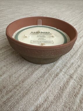 Smith & Hawken Habanero Citronella Outdoor Candle Wt 25 oz, Burn time 15 Hours